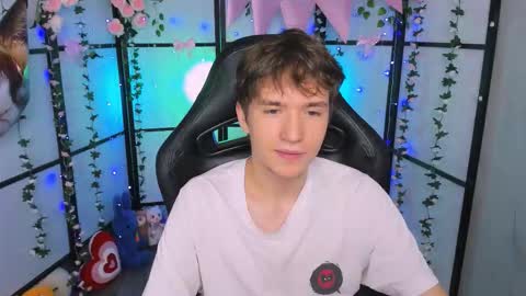 Snapshot of ethansinful chatting on September 13, 6:38 am Ethan online show from September 13, 6:38 am