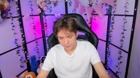 Snapshot of ethansinful chatting on October 11, 9:07 pm Ethan online show from October 11, 9:07 pm