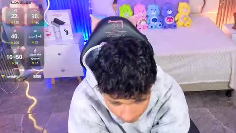 ette online show from March 28, 4:14 am