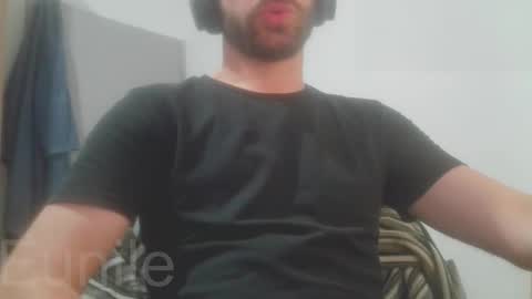 eunile online show from October 25, 7:58 pm