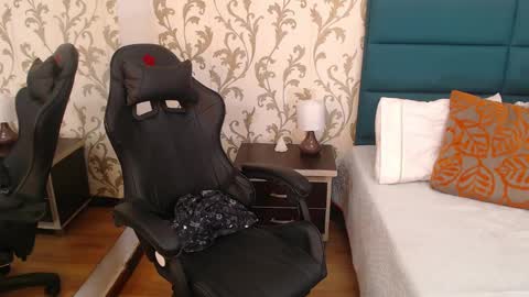 Snapshot of eva_dumont chatting on February 14, 3:26 pm Eva Dumont online show from February 14, 3:26 pm