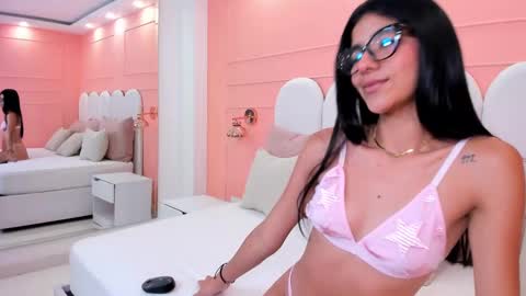 Snapshot of evaa_rose_ chatting on February 6, 11:53 am Eva online show from February 6, 11:53 am
