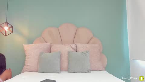 Snapshot of evaa_rose_ chatting on September 15, 5:58 pm Eva online show from September 15, 5:58 pm