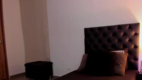 Jenny Carters online show from April 5, 5:15 am