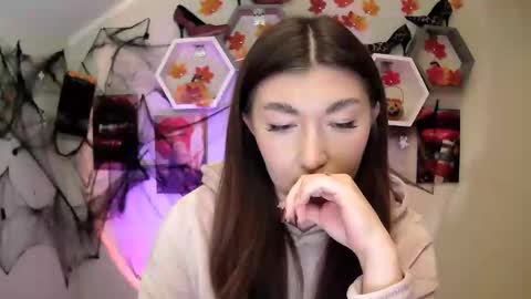 Snapshot of evachaturbatte chatting on October 20, 8:19 am Evachaturbatte online show from October 20, 8:19 am