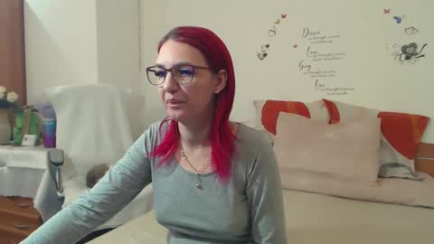 Snapshot of evadesireone chatting on February 17, 2:06 pm EvadesireONE online show from February 17, 2:06 pm
