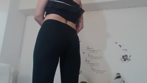 Snapshot of evadesireone chatting on December 4, 10:24 pm EvadesireONE online show from December 4, 10:24 pm