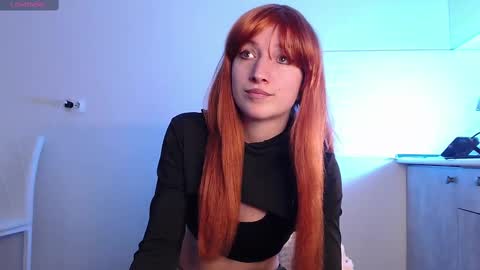 Snapshot of evahailey_ chatting on February 9, 7:37 am Eva online show from February 9, 7:37 am