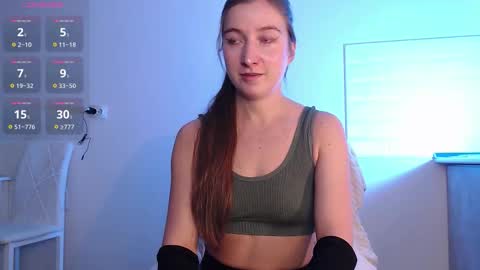 Snapshot of evahailey_ chatting on October 21, 3:00 am Eva online show from October 21, 3:00 am