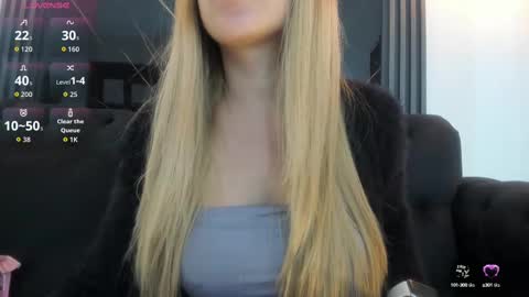 Snapshot of evaloviaa_ chatting on September 22, 1:37 pm Eva online show from September 22, 1:37 pm
