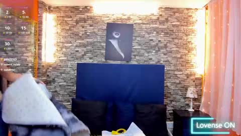 Snapshot of evaloviaa_ chatting on February 9, 7:52 pm Eva online show from February 9, 7:52 pm