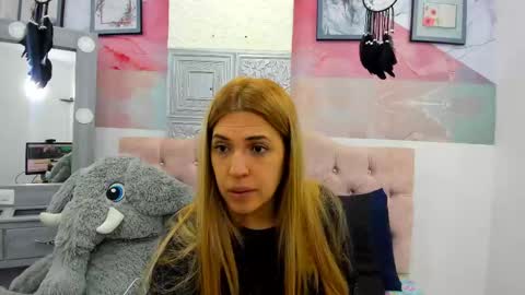 Snapshot of evaloviaa_ chatting on February 26, 1:22 pm Eva online show from February 26, 1:22 pm