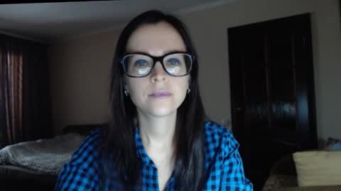 Snapshot of evangeline06 chatting on October 15, 8:59 am YourMistress online show from October 15, 8:59 am