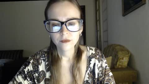 Snapshot of evangeline06 chatting on October 1, 9:19 am YourMistress online show from October 1, 9:19 am
