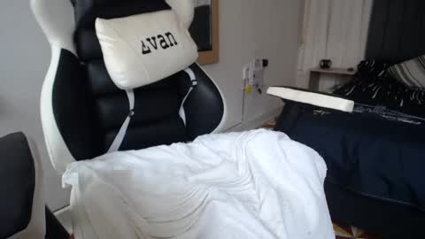 Evan online show from February 28, 5:04 pm