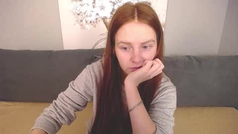 Snapshot of evarey_ chatting on October 13, 4:14 am Adelina online show from October 13, 4:14 am