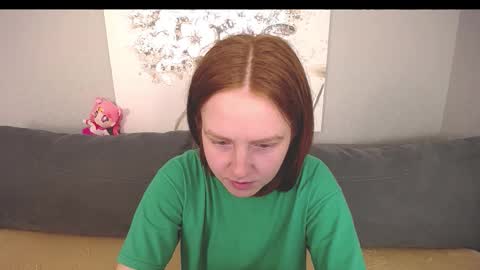 Snapshot of evarey_ chatting on October 7, 5:14 am Adelina online show from October 7, 5:14 am