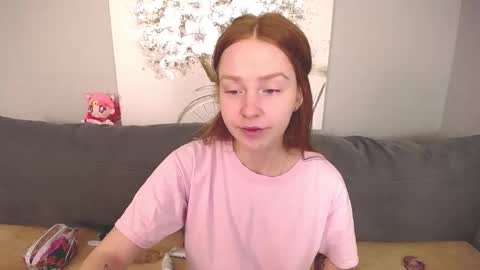 Snapshot of evarey_ chatting on October 17, 4:49 am Adelina online show from October 17, 4:49 am