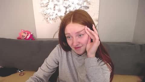 Snapshot of evarey_ chatting on October 5, 4:54 am Adelina online show from October 5, 4:54 am