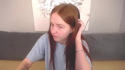 Snapshot of evarey_ chatting on October 11, 6:07 am Adelina online show from October 11, 6:07 am