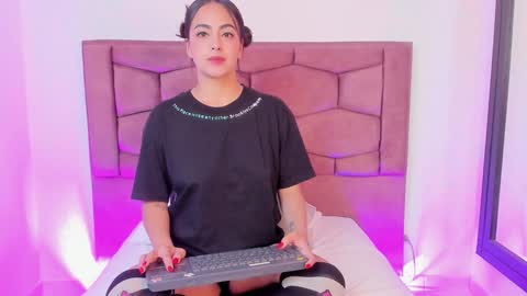 Snapshot of evaritz__ chatting on January 9, 11:13 pm EVARITZ online show from January 9, 11:13 pm