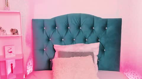 Snapshot of evaritz__ chatting on February 10, 5:14 am EVARITZ online show from February 10, 5:14 am