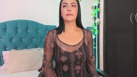 Snapshot of evaritz__ chatting on March 1, 5:16 pm EVARITZ online show from March 1, 5:16 pm