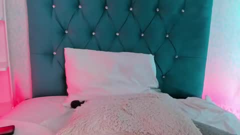 Snapshot of evaritz__ chatting on March 8, 10:00 am EVARITZ online show from March 8, 10:00 am