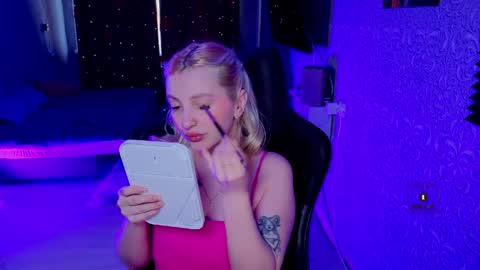 evavibe online show from March 24, 5:35 am