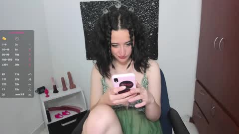 Snapshot of evee_uwu chatting on January 4, 7:34 pm Eve Jane online show from January 4, 7:34 pm