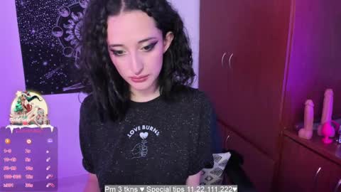 Snapshot of evee_uwu chatting on December 28, 10:55 pm Eve Jane online show from December 28, 10:55 pm