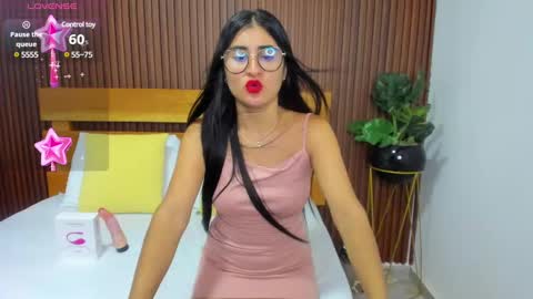 Snapshot of evelin_leroy chatting on February 18, 12:06 pm BELLA online show from February 18, 12:06 pm