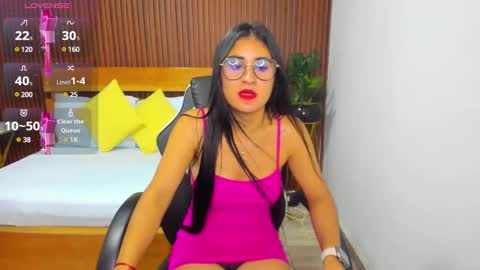 Snapshot of evelin_leroy chatting on February 6, 12:04 pm BELLA online show from February 6, 12:04 pm