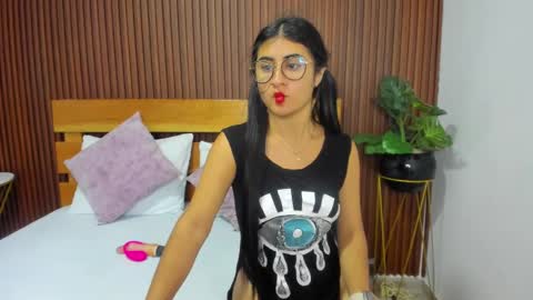 Snapshot of evelin_leroy chatting on March 12, 3:07 pm BELLA online show from March 12, 3:07 pm