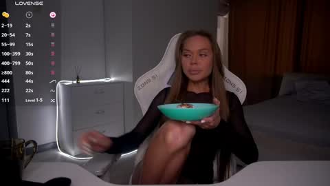 Evelina online show from April 21, 1:07 pm