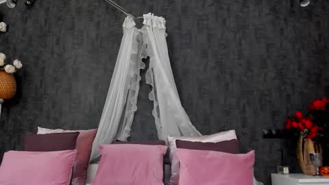 evellynereys online show from November 24, 6:01 am