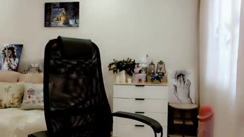 evelove online show from February 26, 8:06 am