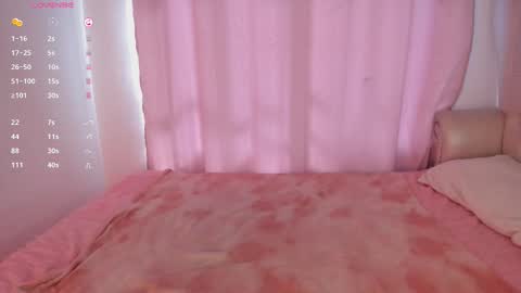 Snapshot of evelyn_evelyn chatting on October 14, 6:22 pm evelyn evelyn online show from October 14, 6:22 pm