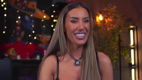 Evelyn online show from March 14, 7:18 pm