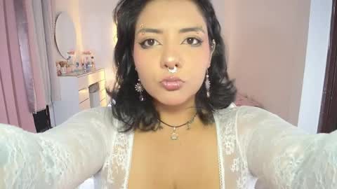  Evelyn  online show from April 29, 8:46 pm