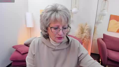 Evelyn online show from September 29, 5:06 am