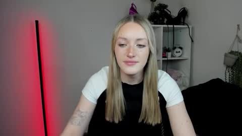 evelynblond online show from April 16, 12:38 pm
