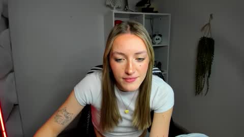 evelynblond online show from December 4, 1:55 pm