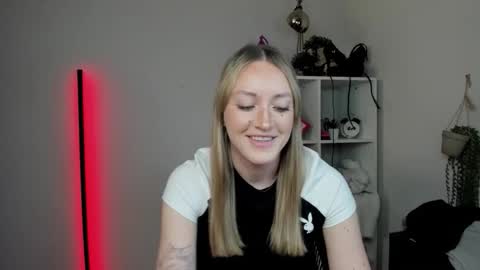 evelynblond online show from April 2, 1:51 pm