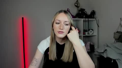 evelynblond online show from April 9, 12:33 pm