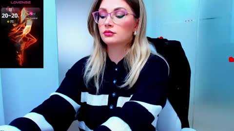 Snapshot of evelyne_rose chatting on March 12, 6:07 am evelyne_rose online show from March 12, 6:07 am