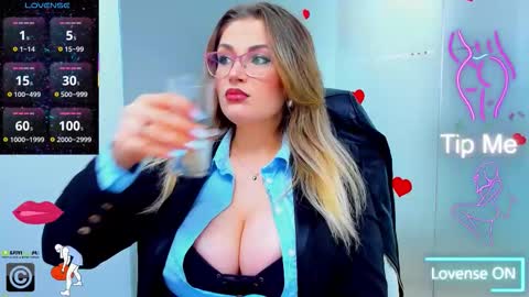 Snapshot of evelyne_rose chatting on September 12, 5:20 am evelyne_rose online show from September 12, 5:20 am