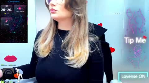 evelyne_rose online show from April 3, 7:15 am