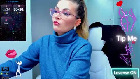 Snapshot of evelyne_rose chatting on October 18, 7:34 am evelyne_rose online show from October 18, 7:34 am