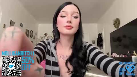 Evelyn online show from December 17, 10:05 pm